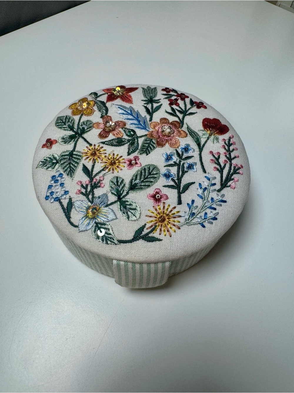 NWT Embroidered Floral Round Jewelry Box - Multicolor